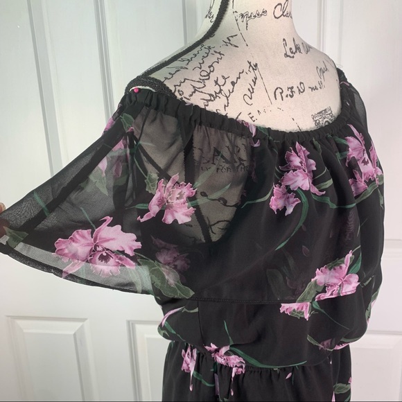NWT BB Dakota Off the Shoulder Floral Romper - Picture 6 of 17
